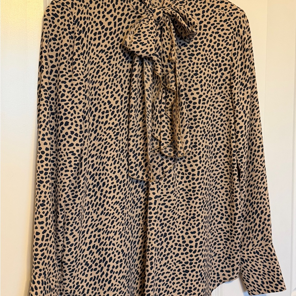 Ann Taylor Women’s Leopard Print Bow Tie Blouse Size Medium